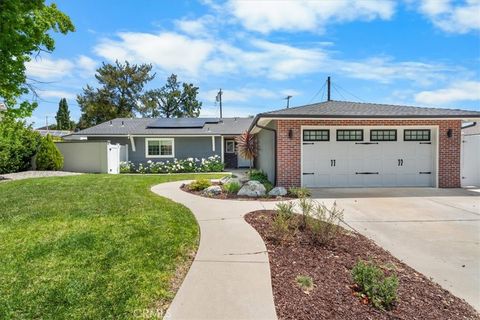 Photo of 26111 Hatmor Dr, Calabasas, CA 91302 (MLS # SR26077625)