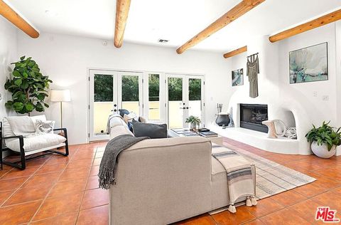 25648 Timpangos Drive Calabasas CA 91302