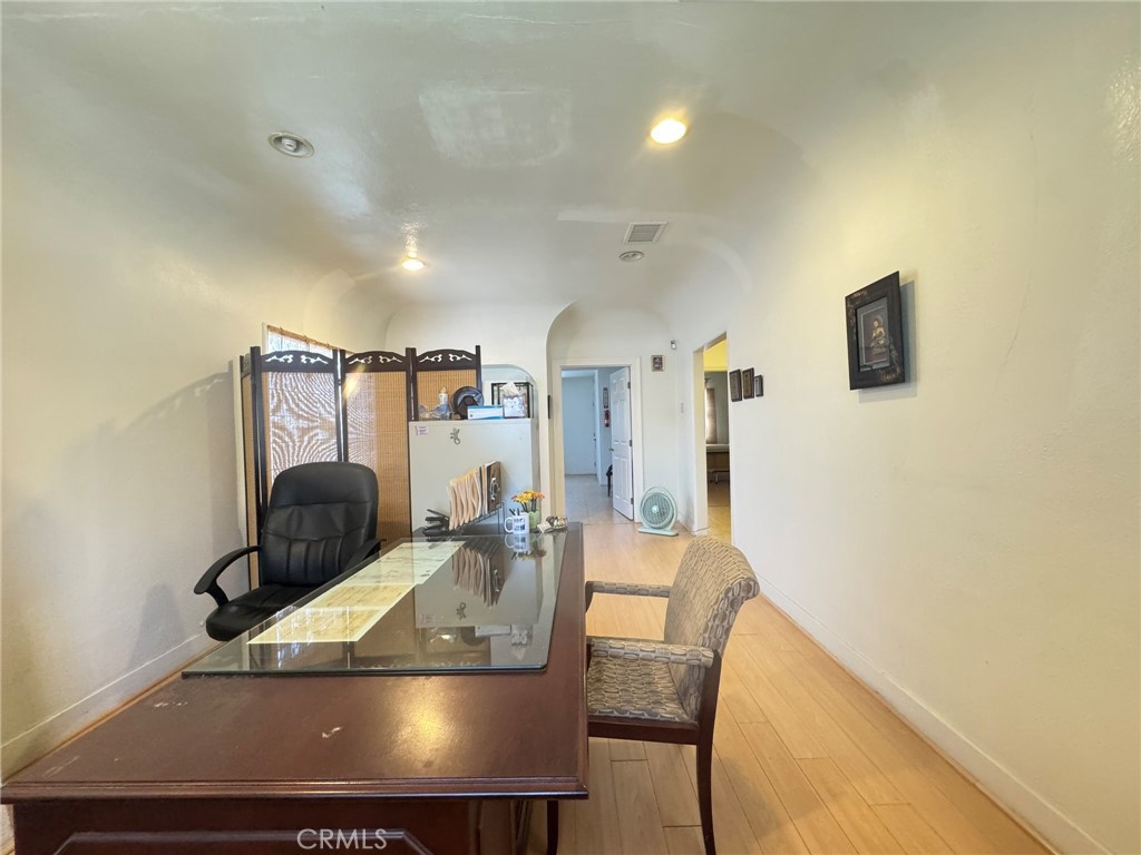 660 E Mission Boulevard