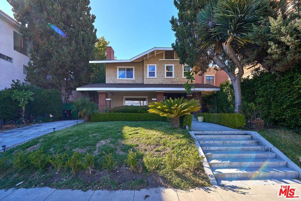 Photo of 691 S Norton Avenue, Los Angeles, CA 90005 (MLS # 25510551)