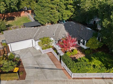 Photo of 108 Durham St St, Menlo Park, CA 94025 (MLS # 41122645)