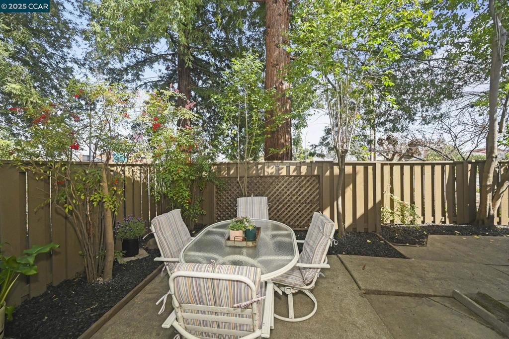 COUNTRYWOOD - Residential