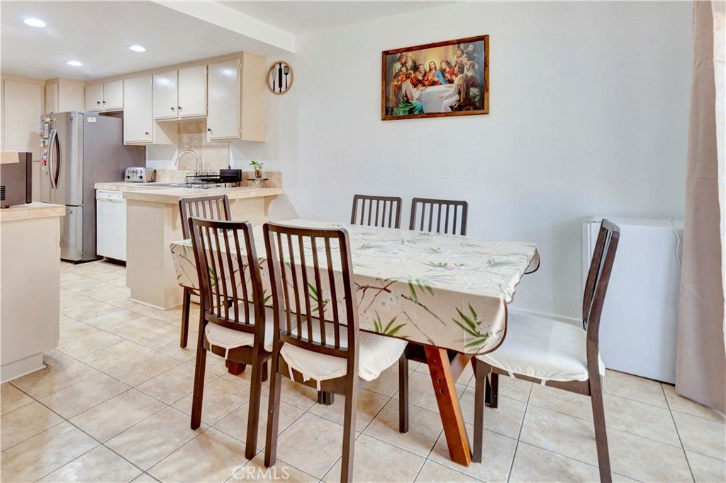 31508 Los Rios 115
