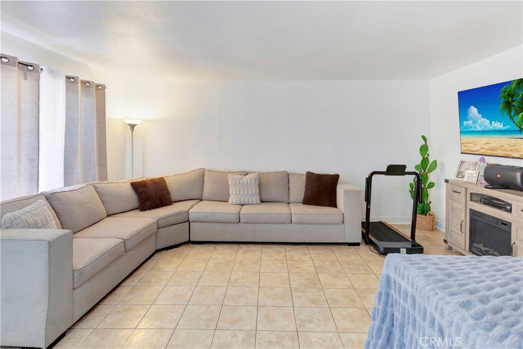 31508 Los Rios 115