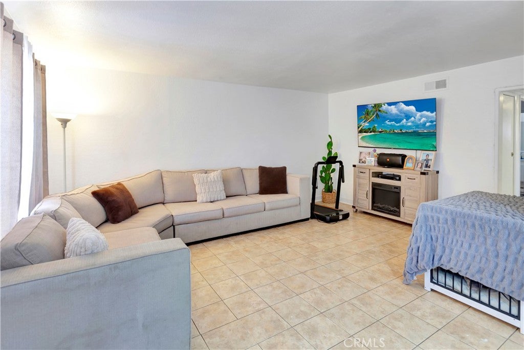 31508 Los Rios 115