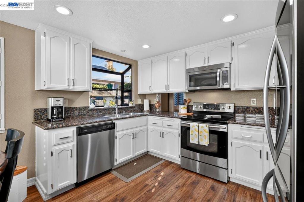 4561 Edwards Ln