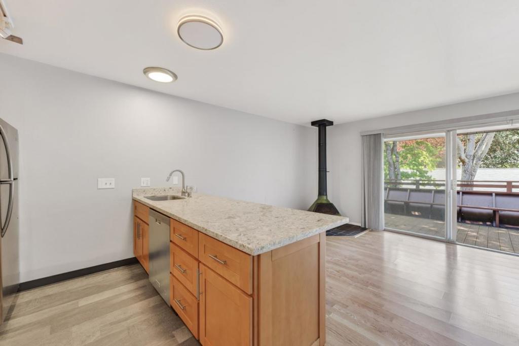 407 Maple Street