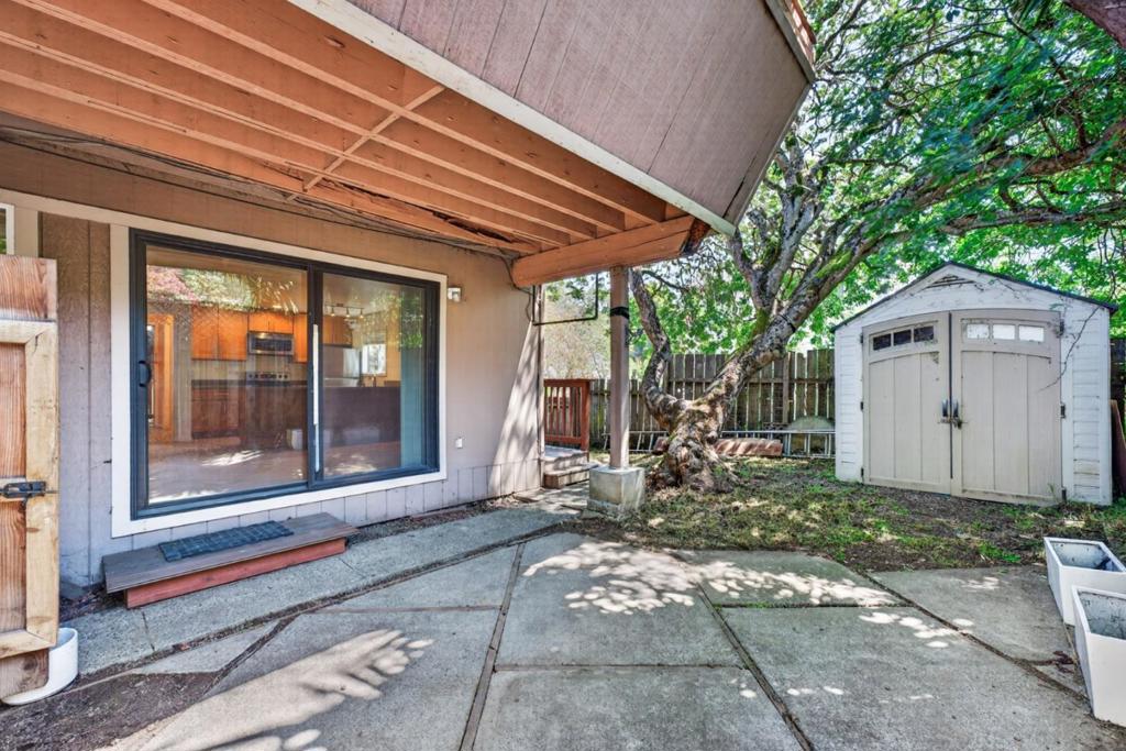 407 Maple Street