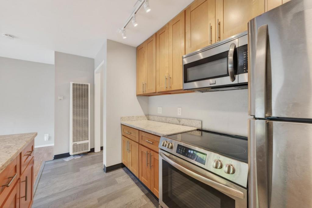 407 Maple Street
