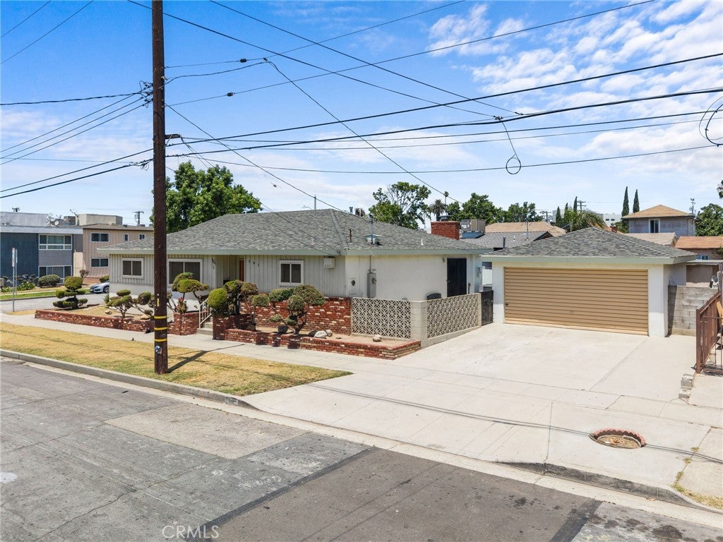 301 E Buckthorn Street, Inglewood CA 90301