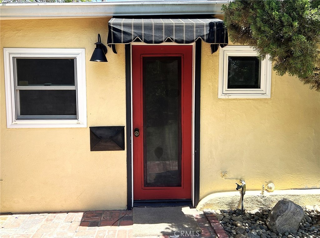 Charming 1 Bed + 1 Bath Renovated Back House Near Riverside Plaza – Style, Comfort & Convenience! This beautifully renovated 1 bedroom, 1 bathroom back house offers the perfect blend of charm and modern amenities, tucked away just moments from Riverside Plaza’s premier shopping, dining, entertainment, schools, and freeway access. Nestled in a neighborhood with tree lined streets and Tudor style homes. Step inside to discover a bright and airy interior featuring fresh finishes and thoughtful upgrades throughout. The kitchen boasts crisp white cabinetry, granite countertops, a large stainless steel basin sink, and a freestanding electric range with a matching mini-refrigerator—everything you need in a perfectly compact and stylish space. The updated bathroom is a true standout, featuring a walk-in stand-up shower with designer tile, a frameless glass surround, built-in linen storage, and a gorgeous wood pedestal vanity that adds warmth and elegance. Enjoy energy efficiency with dual-pane windows that keep the home comfortable year-round, plus built in air conditioning. Outside, the brick-paved walkway, French door entry, and charming awning create a cozy, French bistro-inspired vibe you'll love coming home to. Additional perks include: Private laundry hookups, a peaceful, private setting, in a prime Riverside location. Don’t miss this rare rental opportunity – schedule your showing today!
Requirements:
All applicants 18 years and older must complete an application and credit/background check; household income must be at least $4,000 per month, and be verifiable; no prior evictions; no recent late payments, or open collection accounts; no pets, no smoking/vaping; tenants will be required to carry renters insurance for their lease term; one year lease; credit check fee is $35 per applicant.