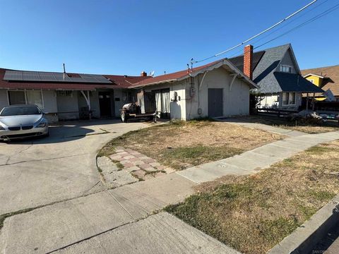 218 Elvado Way San Diego CA 92114