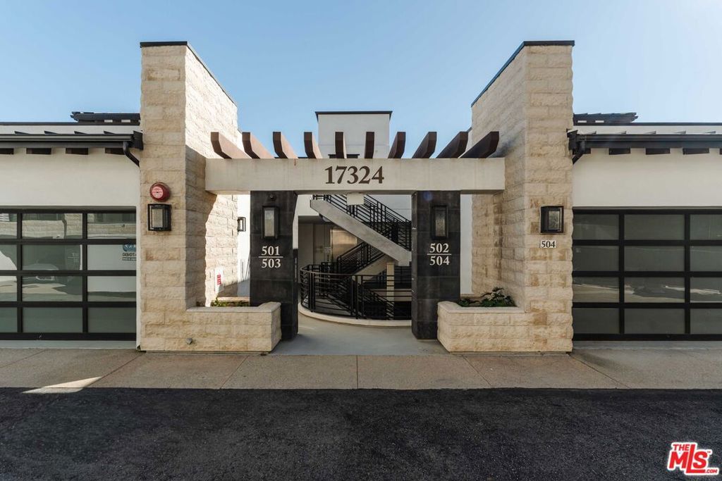 Photo of 17324 Tramonto Drive #502, Pacific Palisades, CA 90272 (MLS # 26644171)