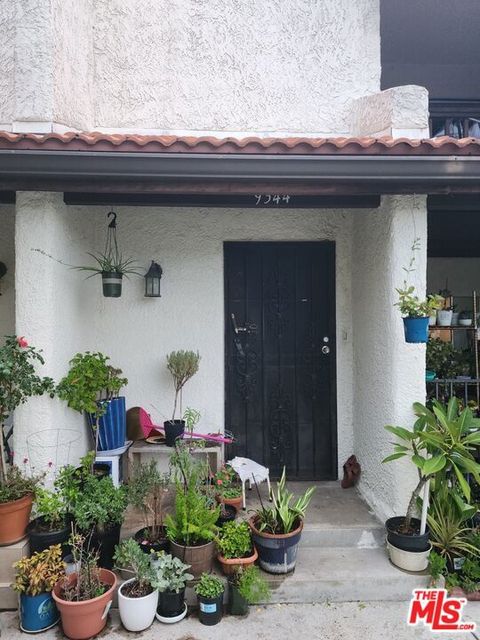 Photo of 9344 Via Crema, Burbank, CA 91504 (MLS # 25619711)
