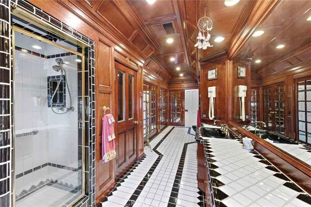 Laguna Hills, California 92653, United States, 6 Bedrooms Bedrooms, ,9 BathroomsBathrooms,Residential,Active,20049