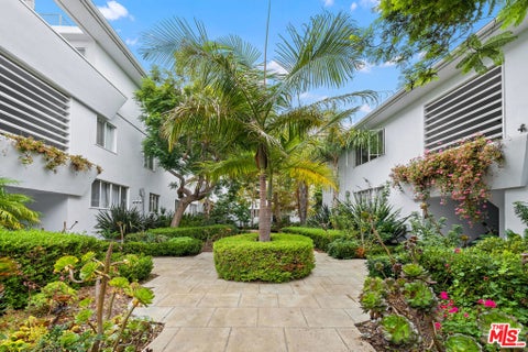 Photo of 134 D San Vicente Blvd, Santa Monica, CA 90402 (MLS # 26887611)