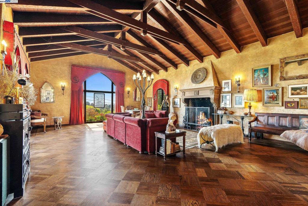 MISSION FOOTHILL - Residential