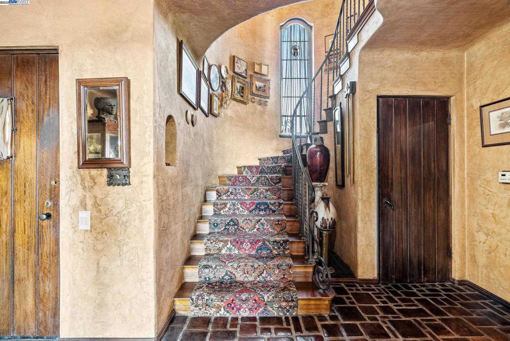 MISSION FOOTHILL - Residential