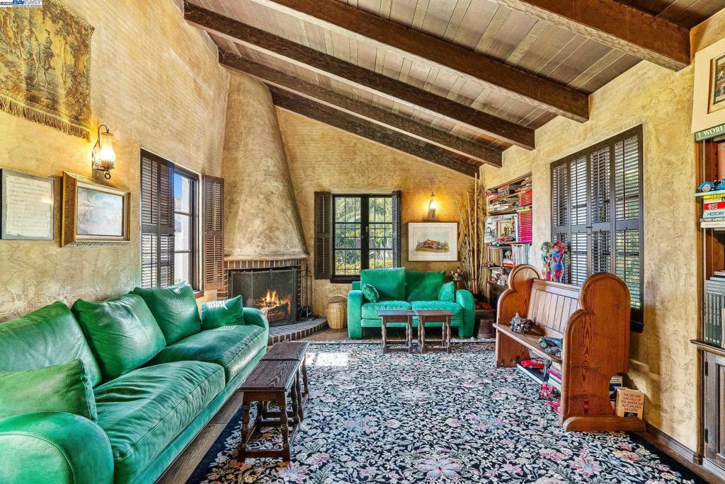 MISSION FOOTHILL - Residential