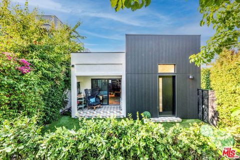 Photo of 8907 Rosewood Avenue, West Hollywood, CA 90048 (MLS # 26655249)