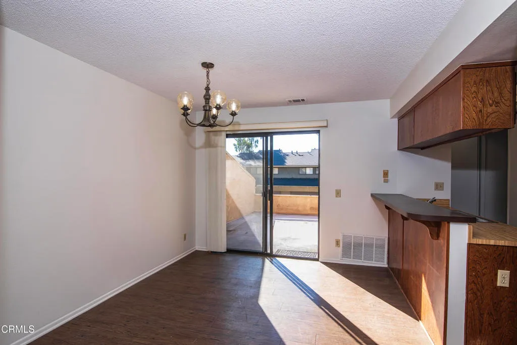 Ventura, California 93001, United States, 2 Bedrooms Bedrooms, ,2 BathroomsBathrooms,Residential,Active,253439