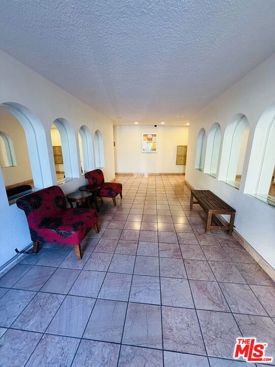 360 S Kenmore Avenue 305