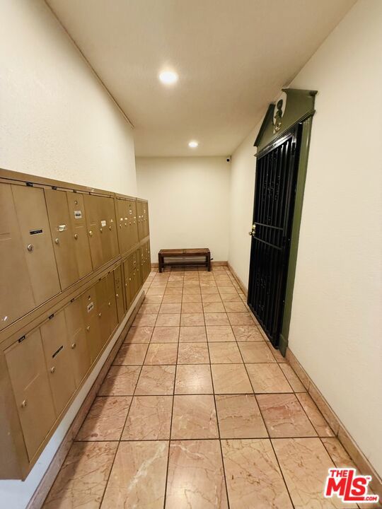 360 S Kenmore Avenue 305