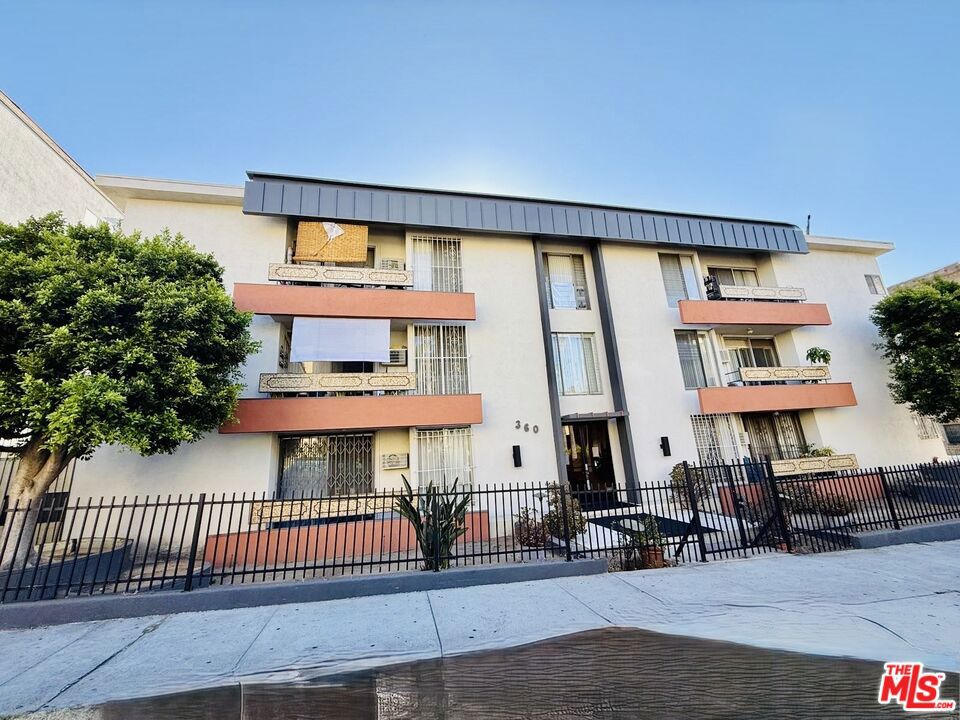 360 S Kenmore Avenue