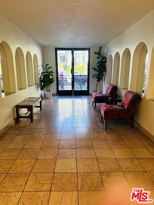 360 S Kenmore Avenue 305