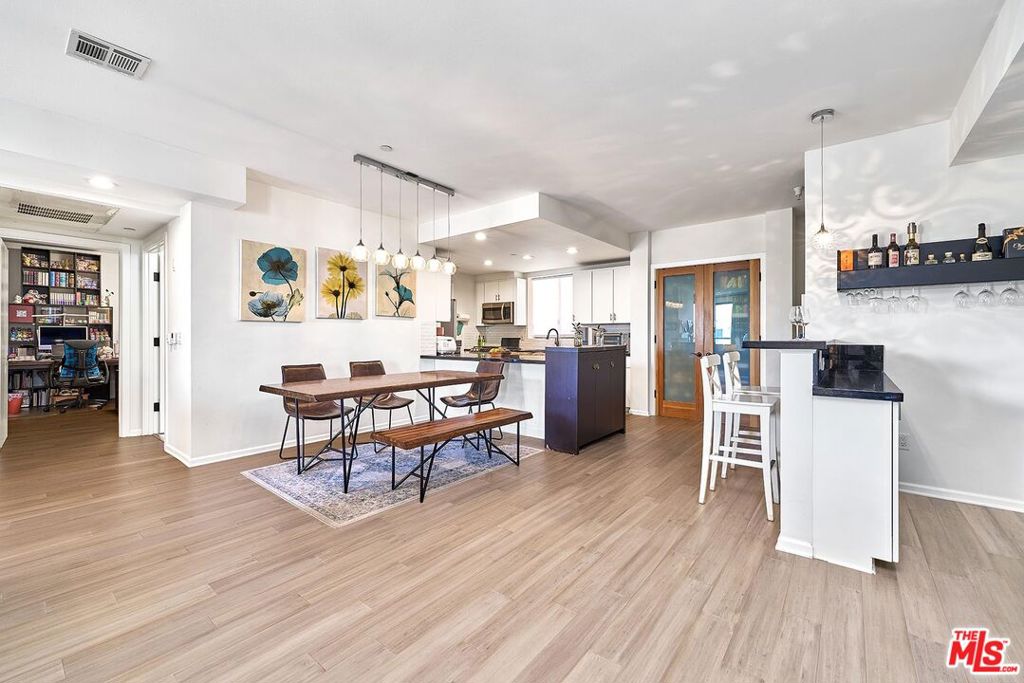 871 Crenshaw Boulevard 305