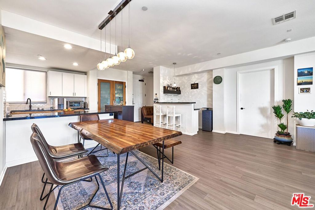 871 Crenshaw Boulevard 305