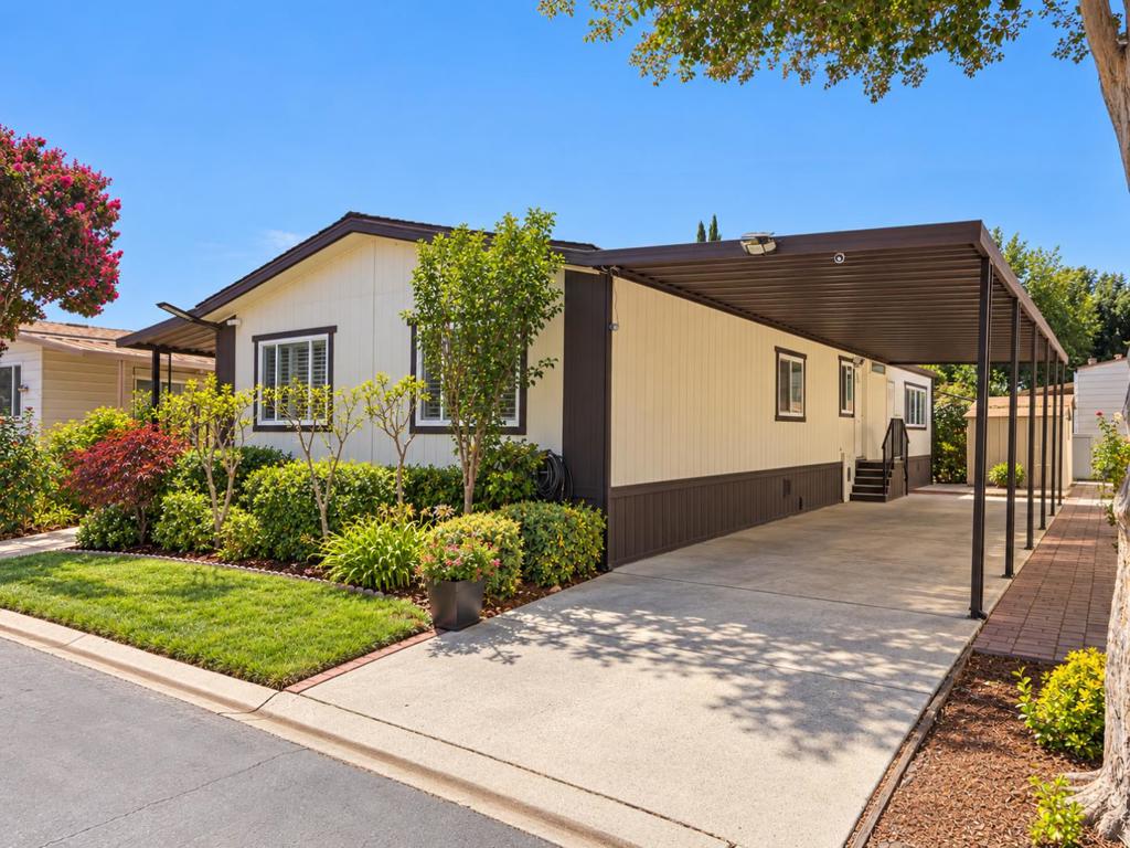 3074 Oakbridge Drive 3074