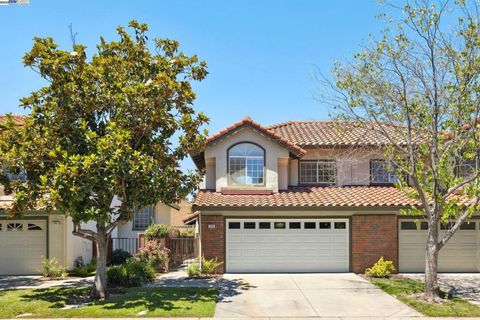 Photo of 1733 Magnolia Cir Cir, Pleasanton, CA 94566 (MLS # 41102647)