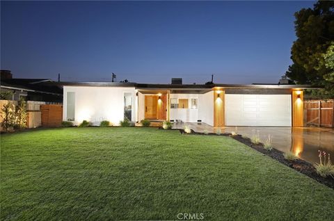 Photo of 10415 Bevis Avenue, San Fernando, CA 91345 (MLS # SR26097916)