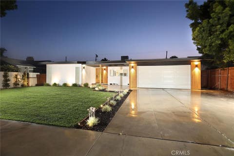 Photo of 10415 Bevis Avenue, San Fernando, CA 91345 (MLS # SR26097916)