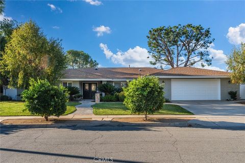 Photo of 652 E Mariposa Dr, Redlands, CA 92373 (MLS # IG25252878)