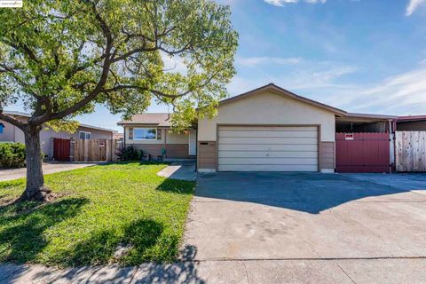 243 Santa Cruz Dr Fairfield CA 94533