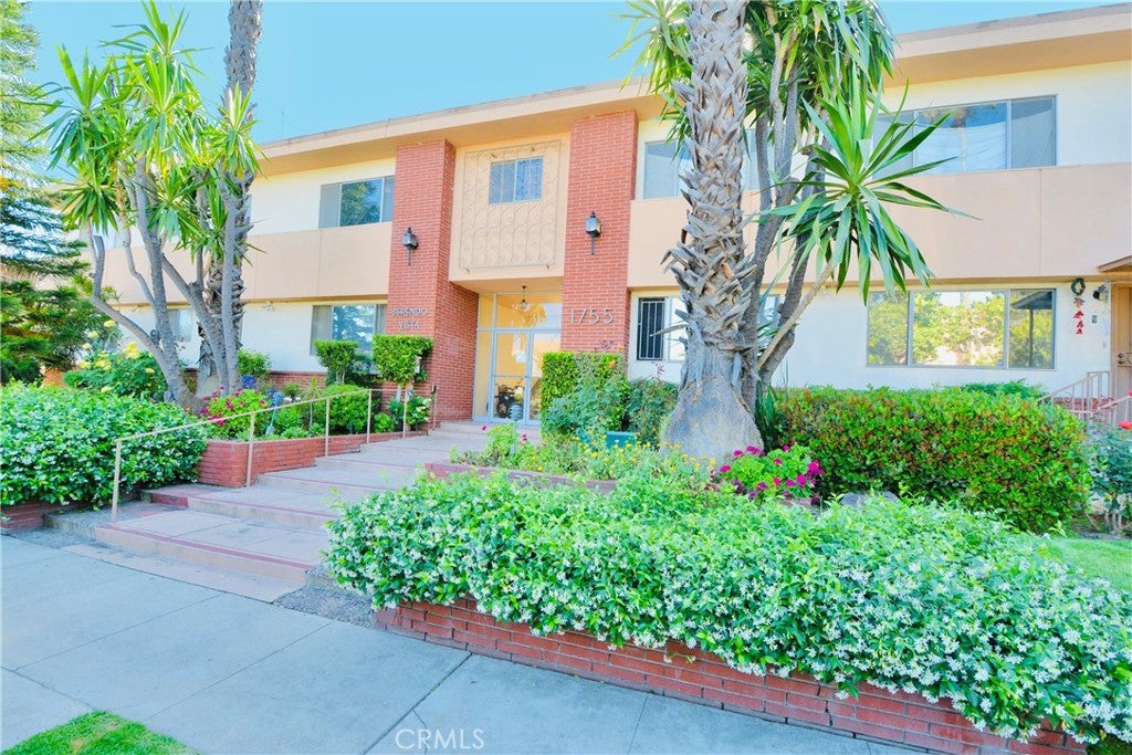 1755 N Berendo ST 28, Los Angeles CA 90027