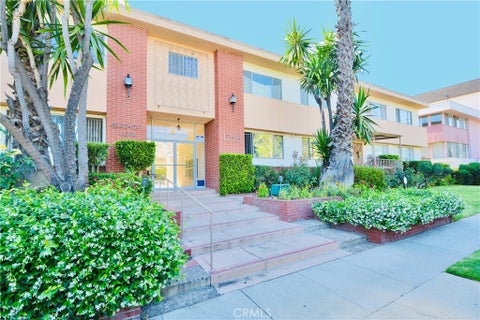 Photo of 1755 N Berendo ST #28, Los Angeles, CA 90027 (MLS # IV26178322)