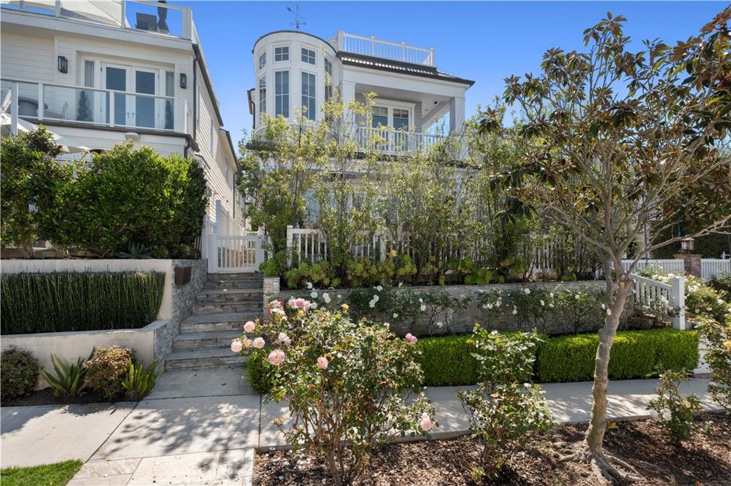 Photo of 718 Poinsettia Ave, Corona Del Mar, CA 92625 (MLS # NP26063368)