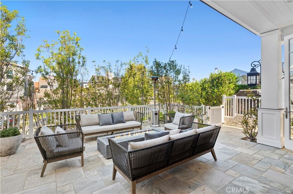 Photo of 718 Poinsettia Ave, Corona Del Mar, CA 92625 (MLS # NP26063368)