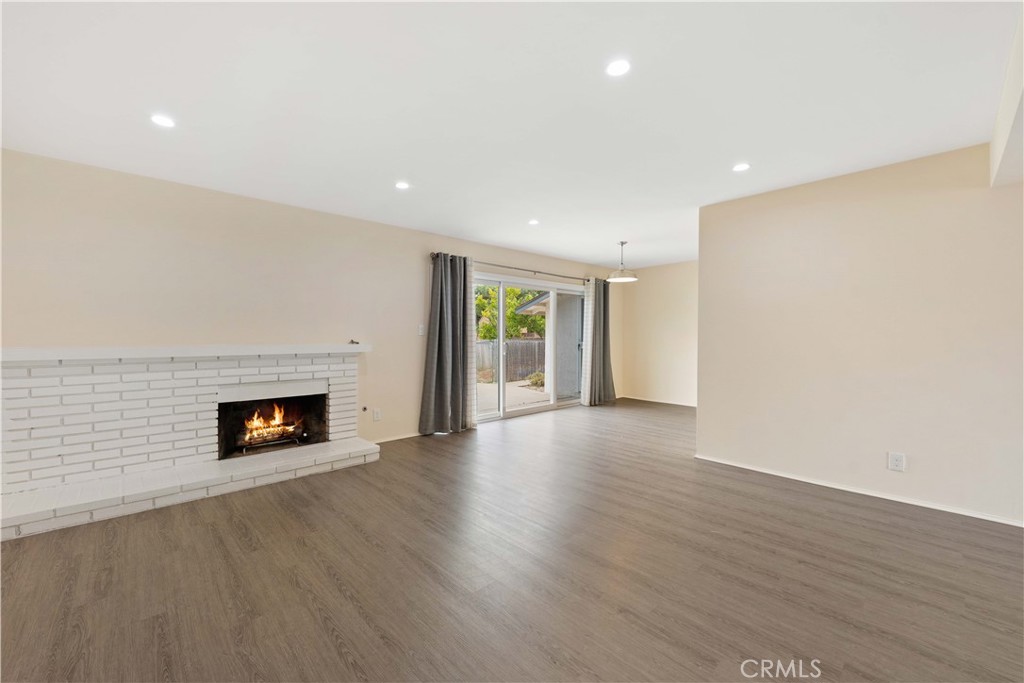 4694 Walnut