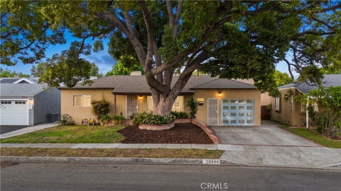 Photo of 13944 Brightwell Avenue, Paramount, CA 90723 (MLS # DW26205377)