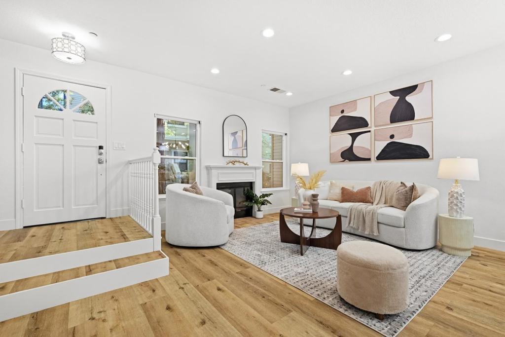 939 La Mesa Terrace C