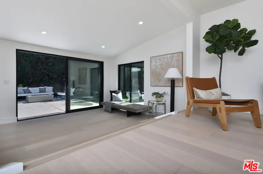 Encino, California 91436, United States, 4 Bedrooms Bedrooms, ,2 BathroomsBathrooms,Residential,Active,159160