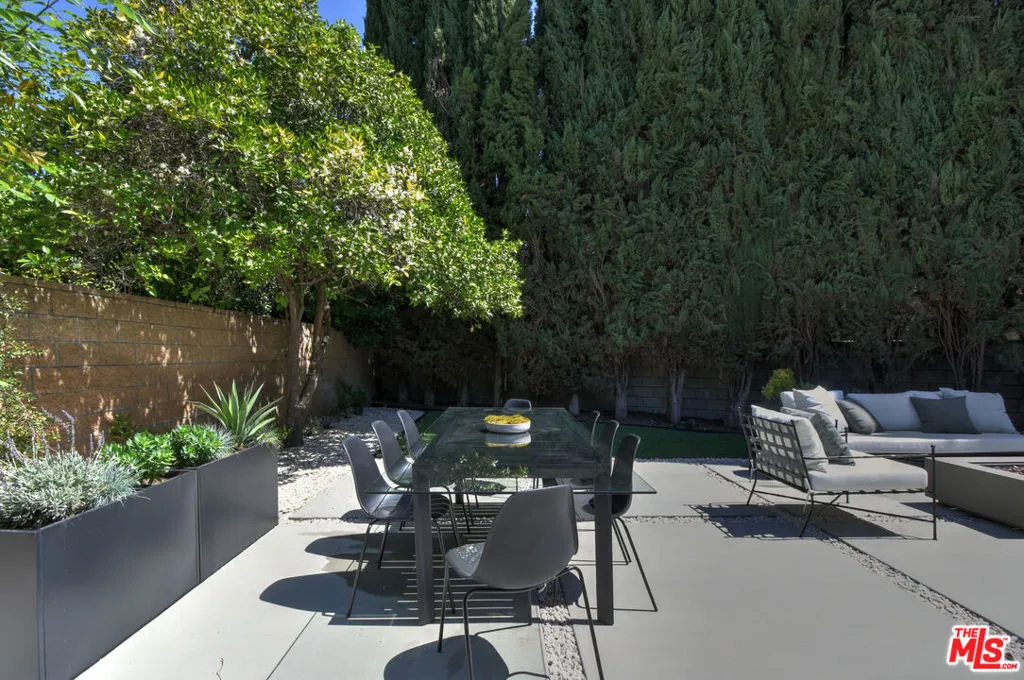 Encino, California 91436, United States, 4 Bedrooms Bedrooms, ,2 BathroomsBathrooms,Residential,Active,159160