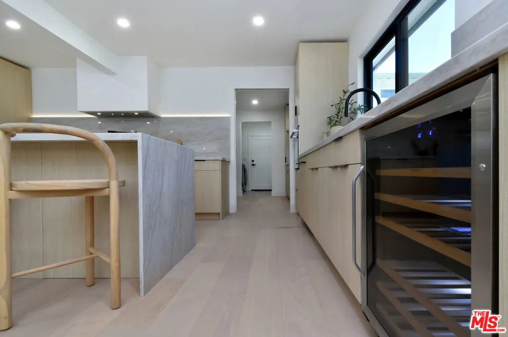 Encino, California 91436, United States, 4 Bedrooms Bedrooms, ,2 BathroomsBathrooms,Residential,Active,159160