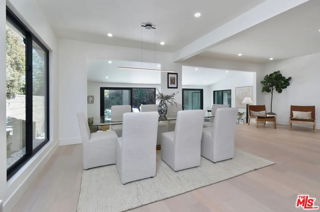 Encino, California 91436, United States, 4 Bedrooms Bedrooms, ,2 BathroomsBathrooms,Residential,Active,159160