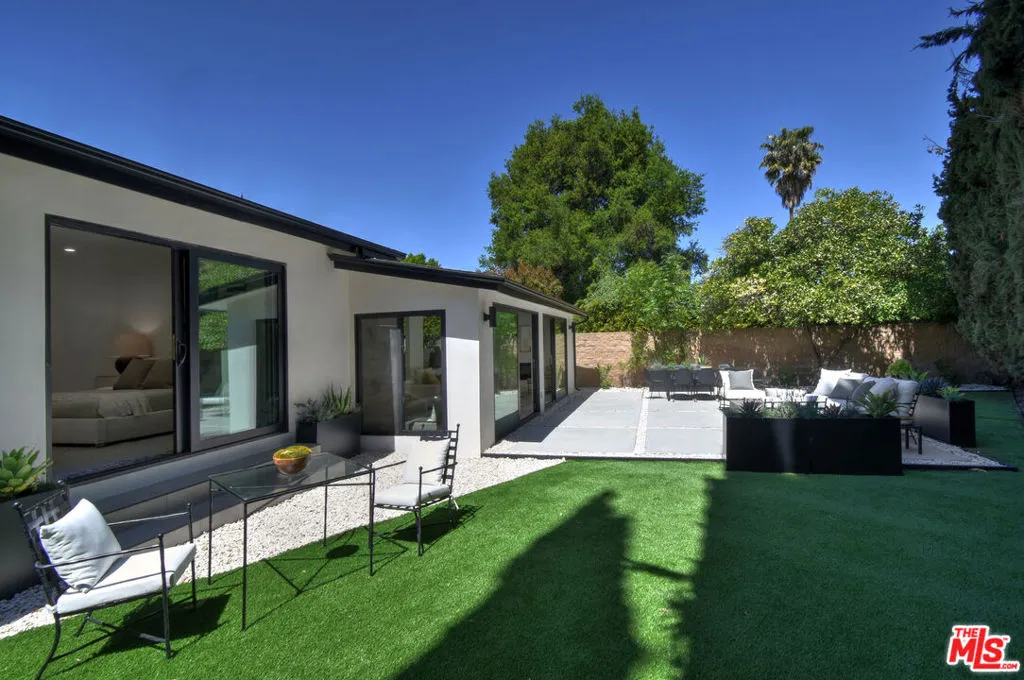 Encino, California 91436, United States, 4 Bedrooms Bedrooms, ,2 BathroomsBathrooms,Residential,Active,159160