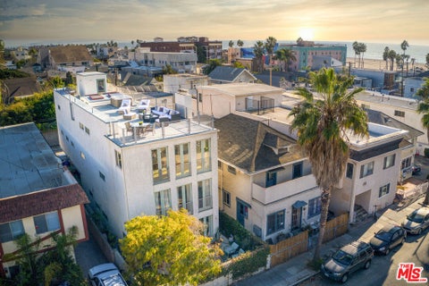 Photo of 46 Rose Avenue, Los Angeles, CA 90291 (MLS # 26986949)